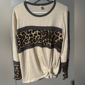 3 for $10 🌻Super soft, long sleeve shirt